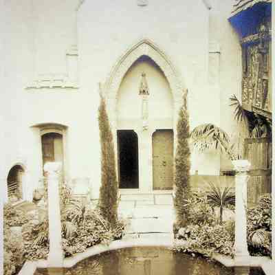 1930 ca HM356 sarcophagus at head of courtyard pool