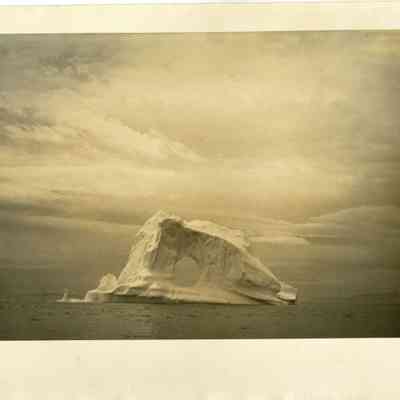 Iceberg, Nova Scotia (Knickle Studios)