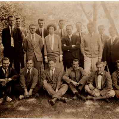 1924 ca Laboratory Staff w name list, side (1)