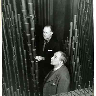 JHHJr & Willett with organ pipes