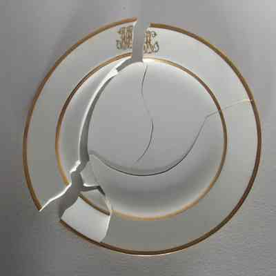 JHH Dinner Plate with Gold Trim