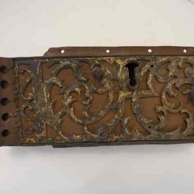 Lock & Key with Foliated Design