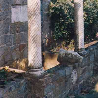 PB2-050 1980 ca, Cat Garden fountain w cow head