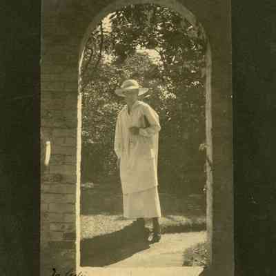 1940 ca To Leslie, CB (possibly Cecilia Beaux at stone archway)