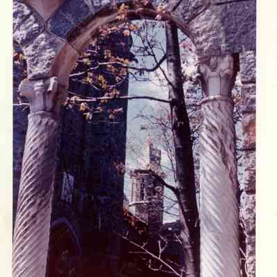 1959-06 service tower through arch