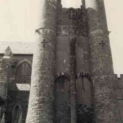 1950-1960s oceanside with Hearst lanterns