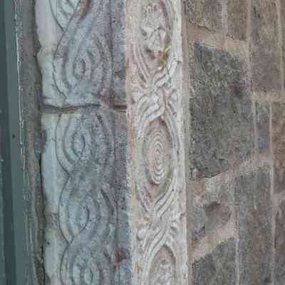 Right pilaster
