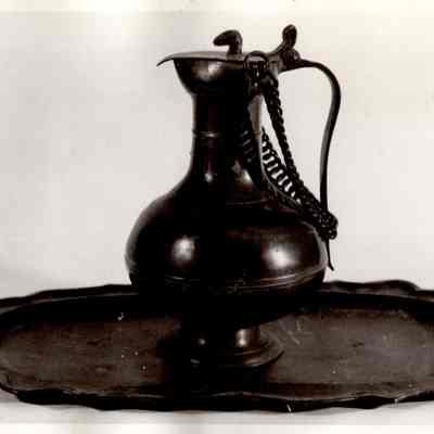 18th c. Pewter Flagon - Pitcher with Lid, Chain and Gourd shaped Bottom