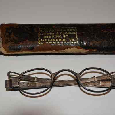 Eyeglasses