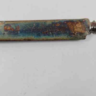 Engraving of "WM. ROGERS & SON WARRANTED 12 DWT" very worn