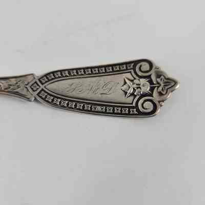 Monogram "SMD" on handle