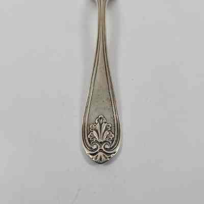 Leaf pattern on handle of dinner fork