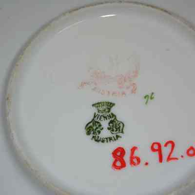 1986.092 A - bottom: Origformat: Artifact