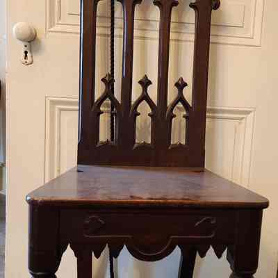 Hall Chair