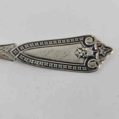 Monogram "SMD" on handle