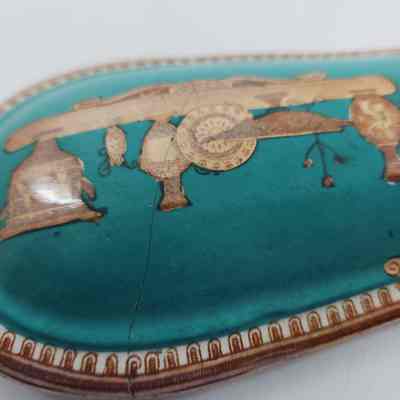 Crack in soap dish lid