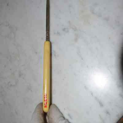 Buttonhook