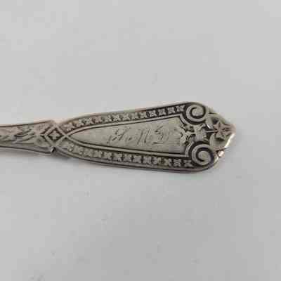 Monogram of "SMD" on handle
