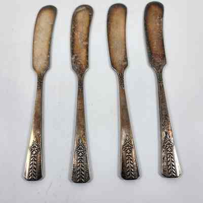 Set of four butter knives