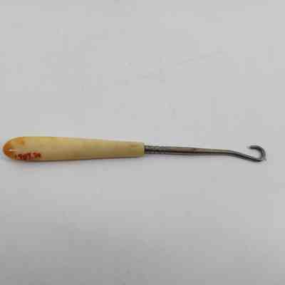 Back of button hook