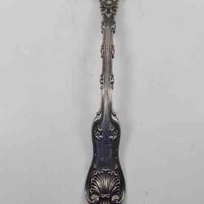Scallop shell detail on handle