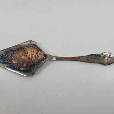 Back of cake server, showing discoloration