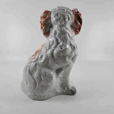 Back of King Charles Spaniel figurine