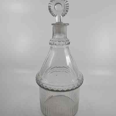 Glass stopper with associated decanter (1986.093 E)