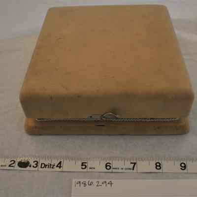 Box, Knife