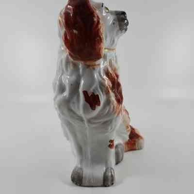 Right side of King Charles Spaniel figurine