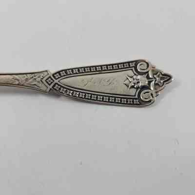Monogram "SMD" on handle