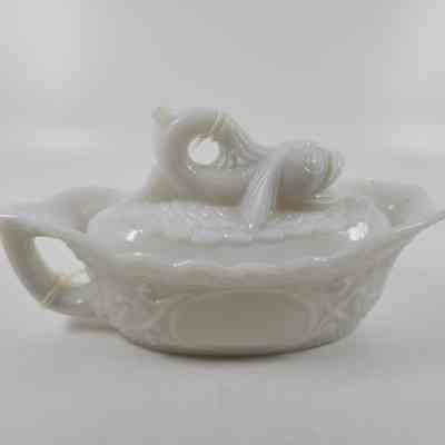 Sauceboat with lid (2015.013 B)
