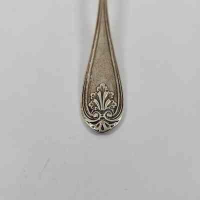 Leaf pattern on handle of dinner fork