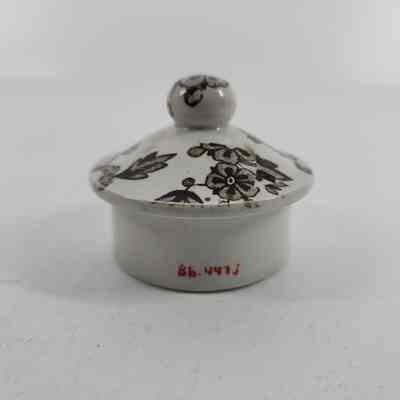 Lid with accession number
