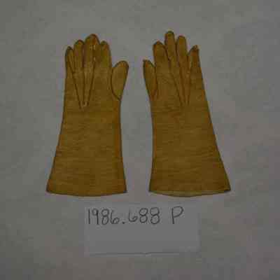 1986.688 P (4): Origformat: Artifact