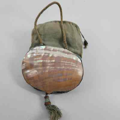 Reverse of green drawstring purse