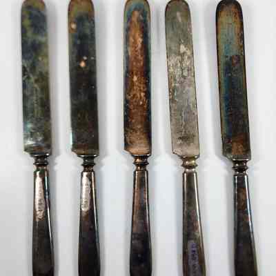 Set of five luncheon knives