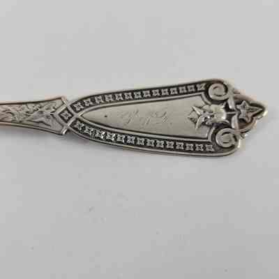 Monogram "SMD" on handle