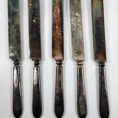 Set of five luncheon knives