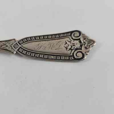 Monogram "SMD" on handle