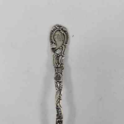 Handle with floral pattern and monogrammed "M"