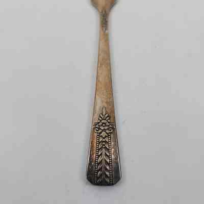 Floral design on handle of butter knife