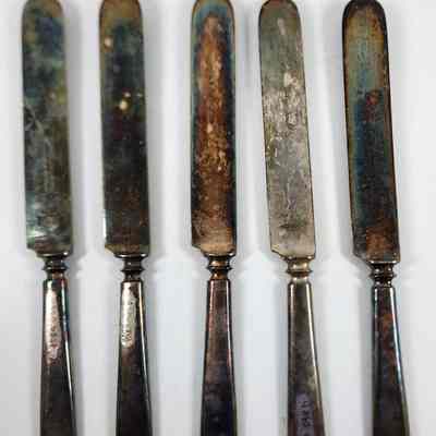 Set of five luncheon knives