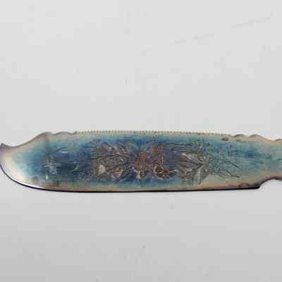 Flower engraving on the blade of dessert knife