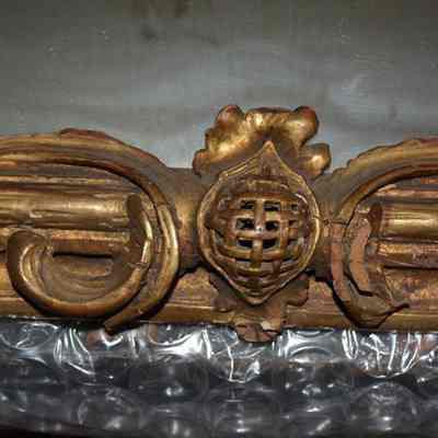 1986.005- bottom ornament: Origformat: Artifact