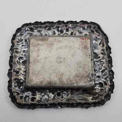 Bottom of tray