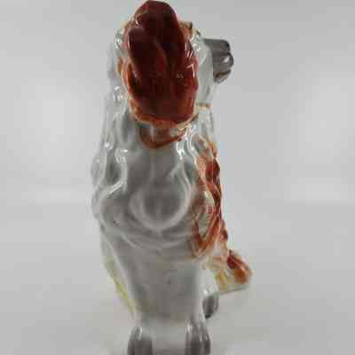 Right side of King Charles Spaniel figurine