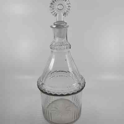 Glass stopper with associated decanter (1986.093 E)