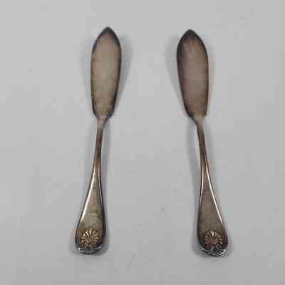 Set of two silver butter knives (1986.304 A and B)