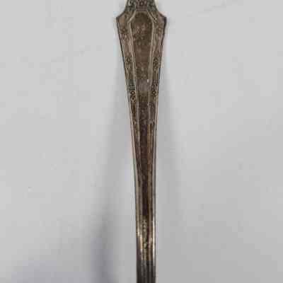 Design on handle of tablespoon